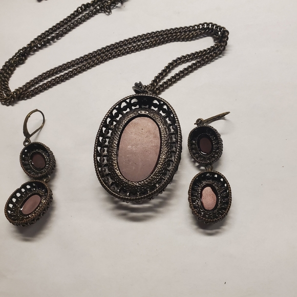 Avon Pendant Necklace & matching Earrings ruby red oval Set. 20 in. - Picture 4 of 4